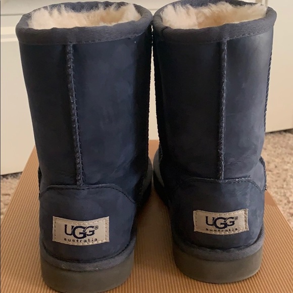 UGGS - Picture 4 of 7